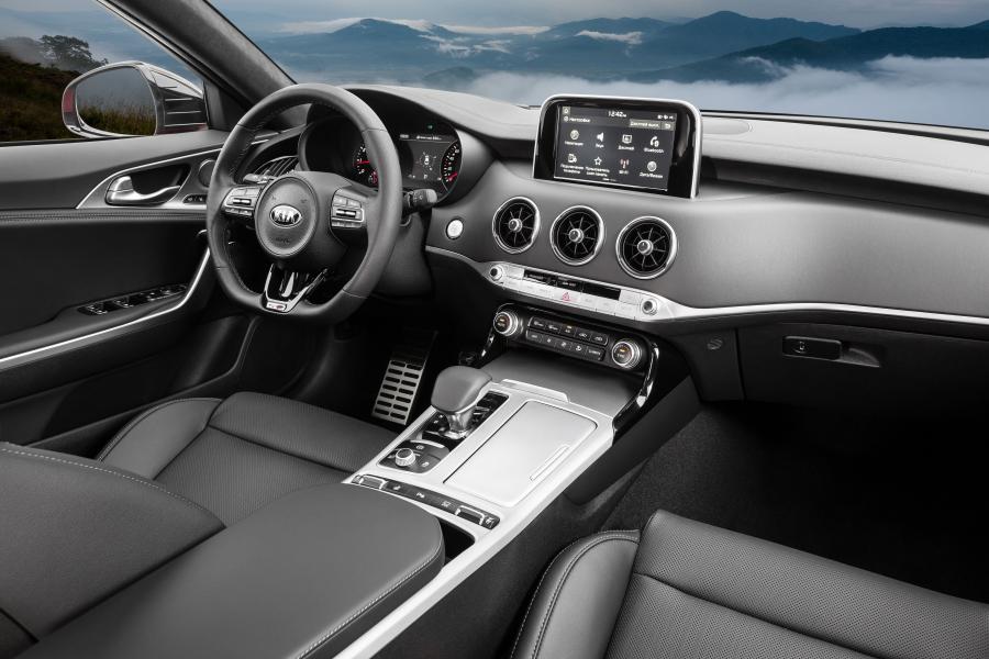 Торпедо Kia Stinger GT-Line AWD (CK) 2017 года  (WW) (фото 12 из 16)